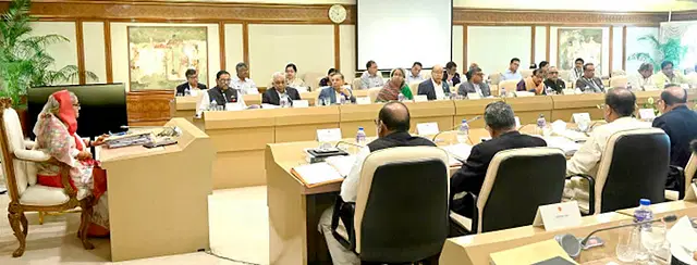 প্রধানমন্ত্রী শেখ হাসিনার সভাপতিত্বে তাঁর কার্যালয়ে অনুষ্ঠিত মন্ত্রিসভার বৈঠকে ‘জাতীয় পরিচয় নিবন্ধন আইন, ২০২৩’–এর খসড়ার চূড়ান্ত অনুমোদন দেওয়া হয়েছে। ১২ জুন, ২০২৩ছবি: পিআইডি
